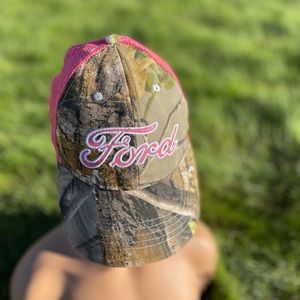 Women's Ford camo trucker mesh hat pink